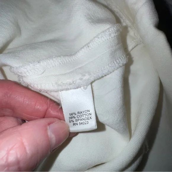 Banana Republic White Pencil Stretch Skirt - Clean Tailored Silhouette petite 0 - Picture 9 of 12